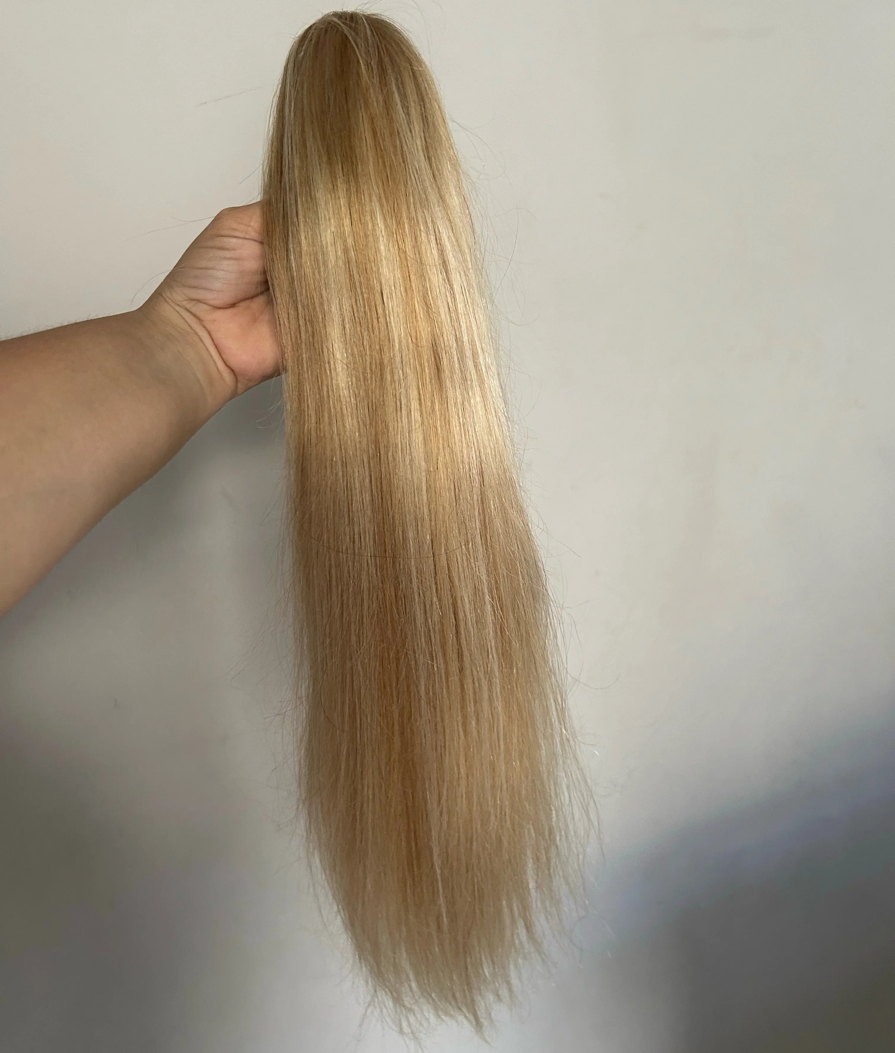 Cola de cabello humano con gancho 20” 4