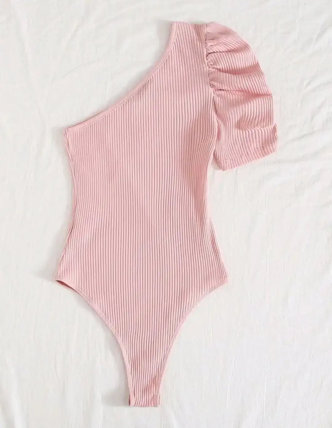 Body de un hombro manga farol color rosado  2
