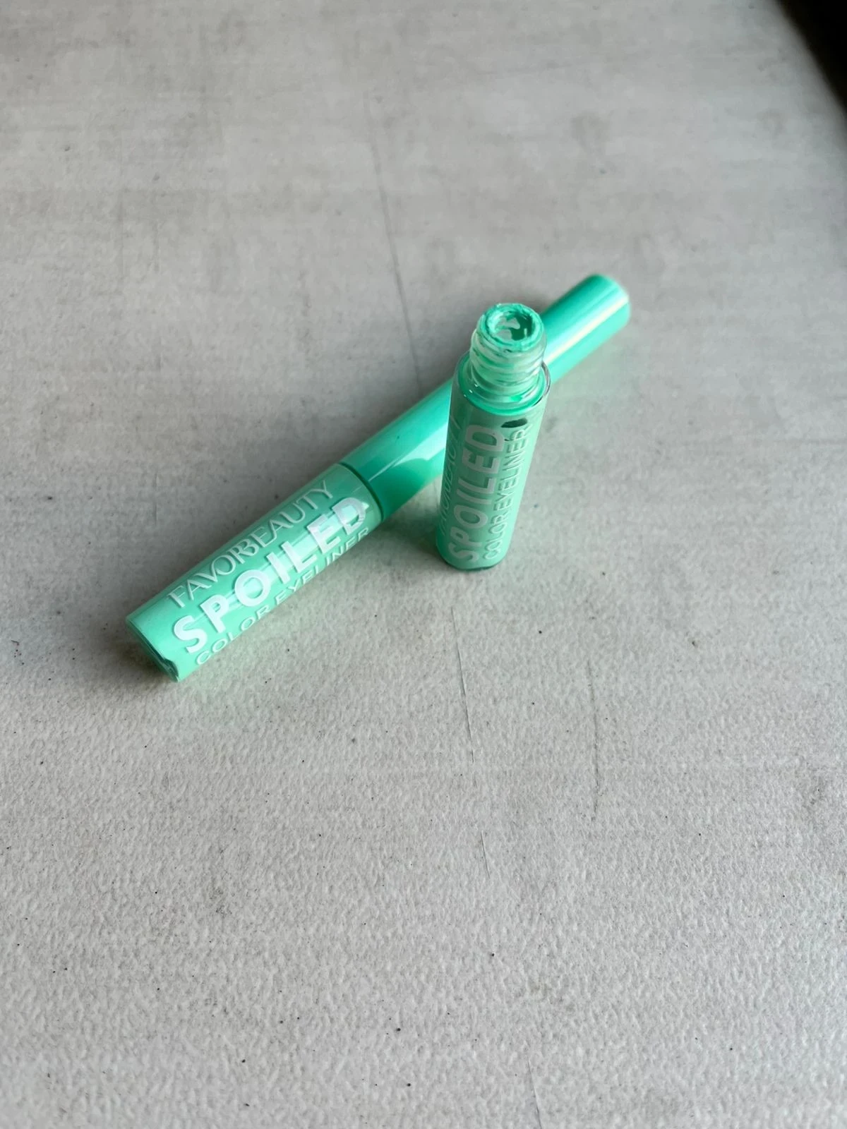 DELINEADOR NEON EYELINE 6