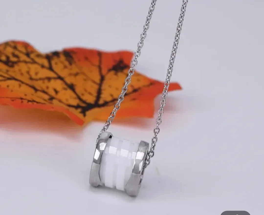 Dije con cadena Tipo bulgari D2845