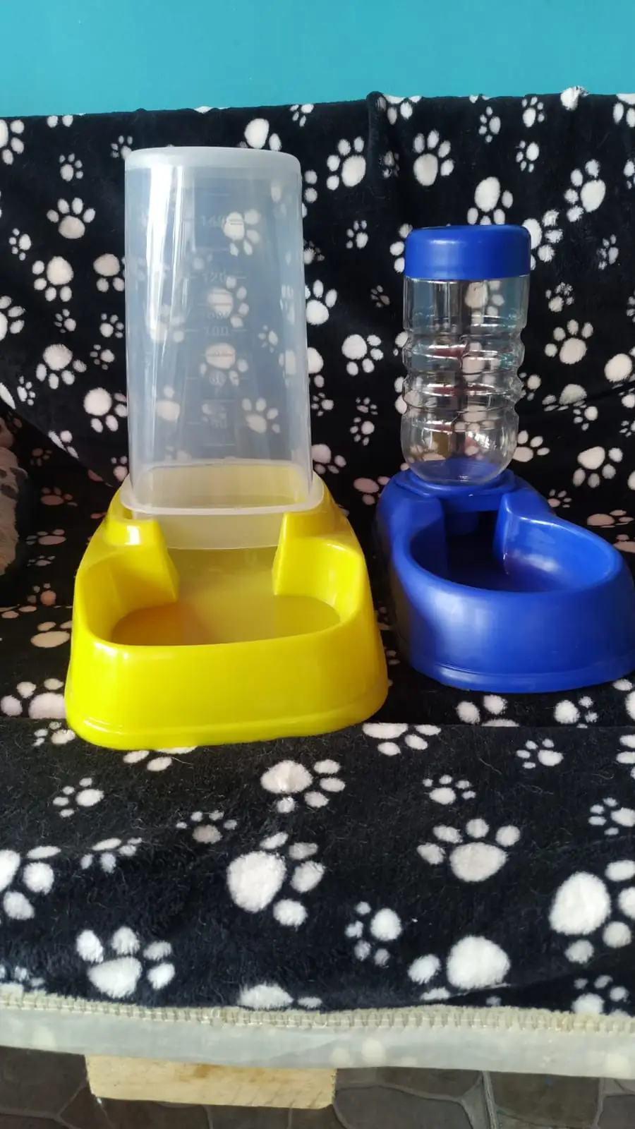 DISPENSADOR DE AGUA Y COMIDA 3