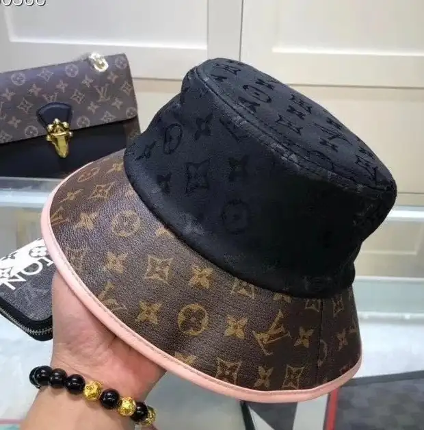 Louis Vuitton  2