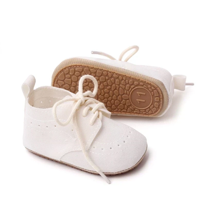 ZAPATITOS BLANCO CORDONES 3