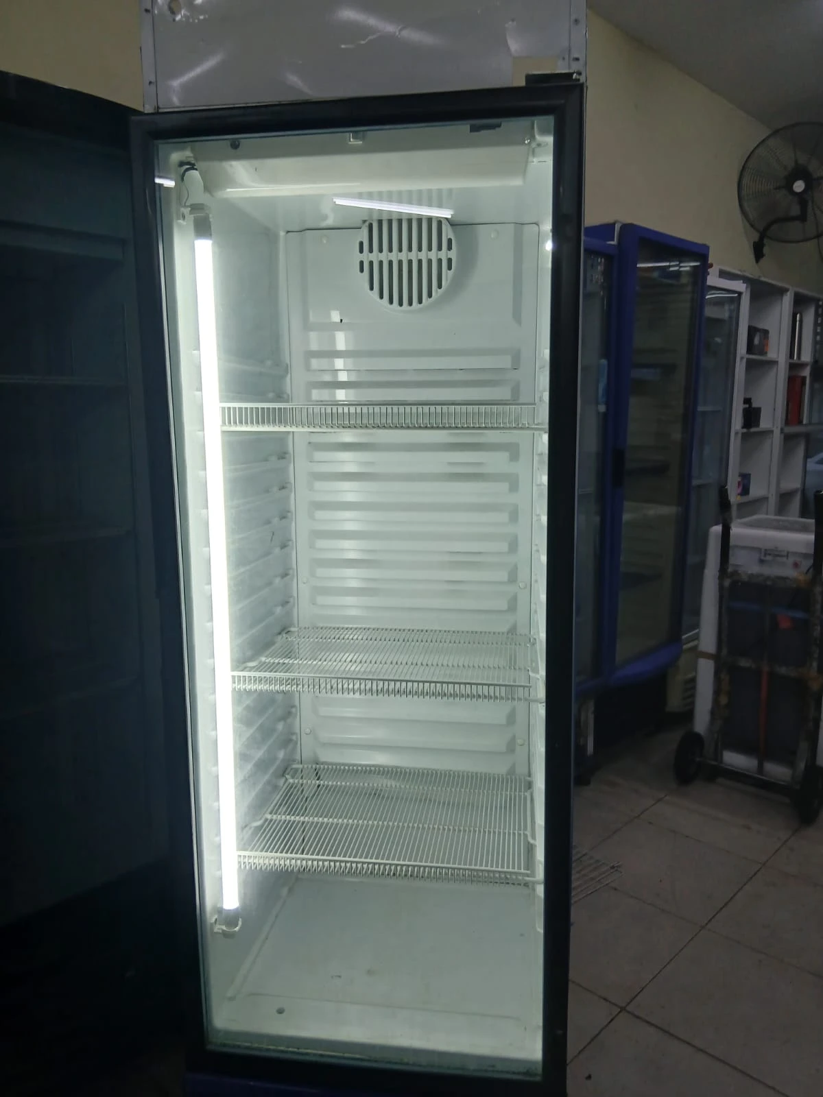EXHIBIDOR 470 LT VERTICAL 2