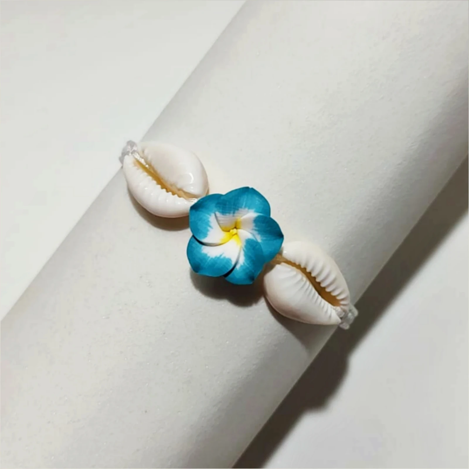 Pulsera de Conchas de Mar y Flor Azul 2