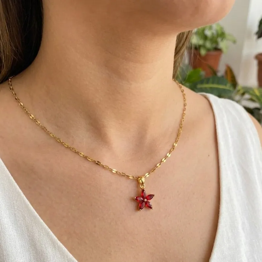 Cadena Y Dije En Acero Con Piedra Circon De Flor Pequeña Roja 2
