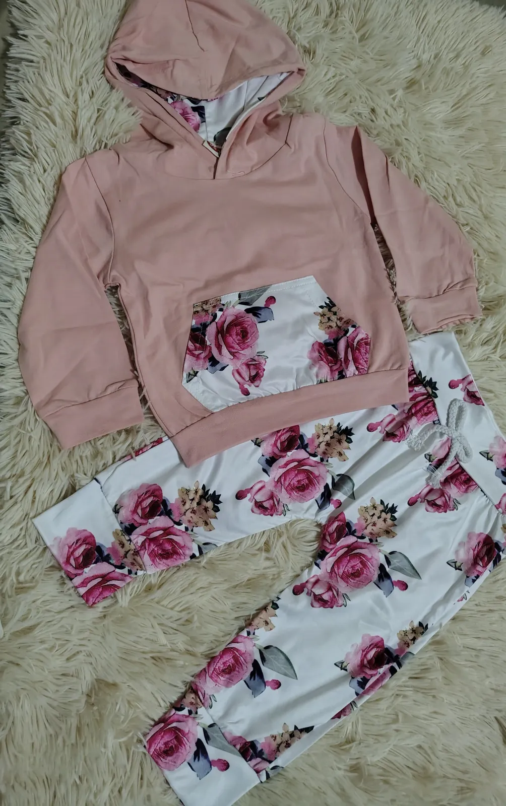 Conjunto poleron y pantalon delgado