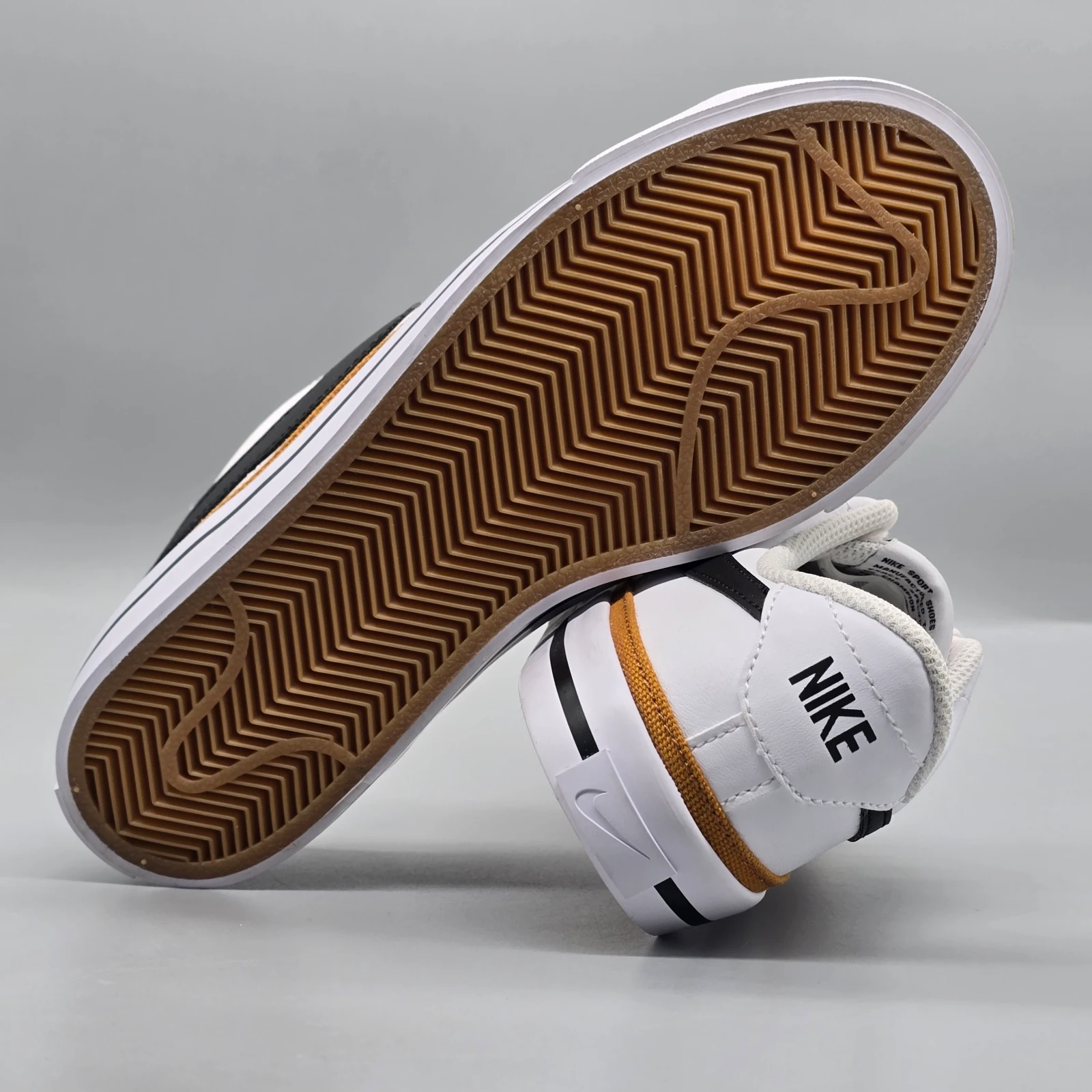NIKE COURT LEGACY 8