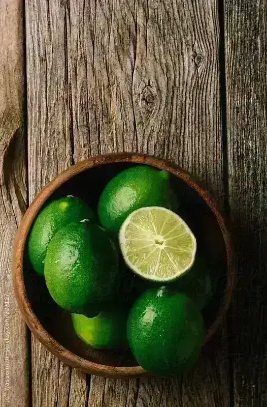LIMÓN PERSA/MANO