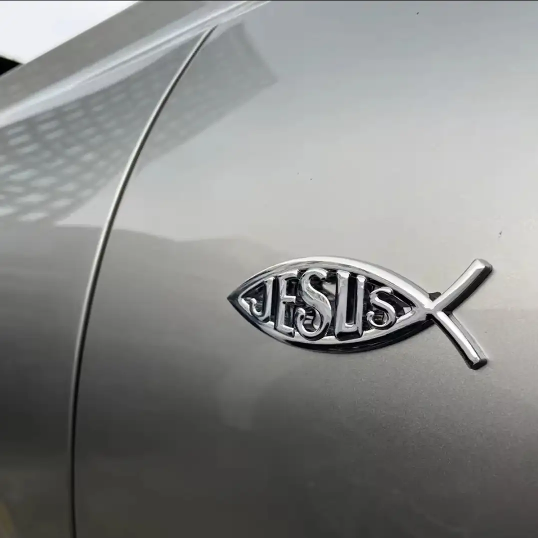 Emblema JESÚS Metal Cromado 2