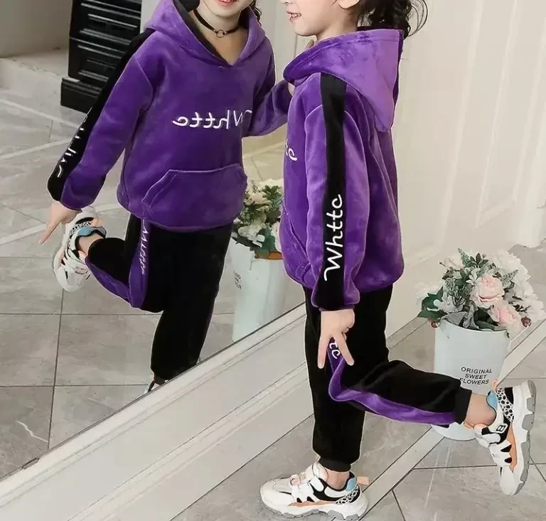 CONJUNTO DEPORTIVO NIÑA 4