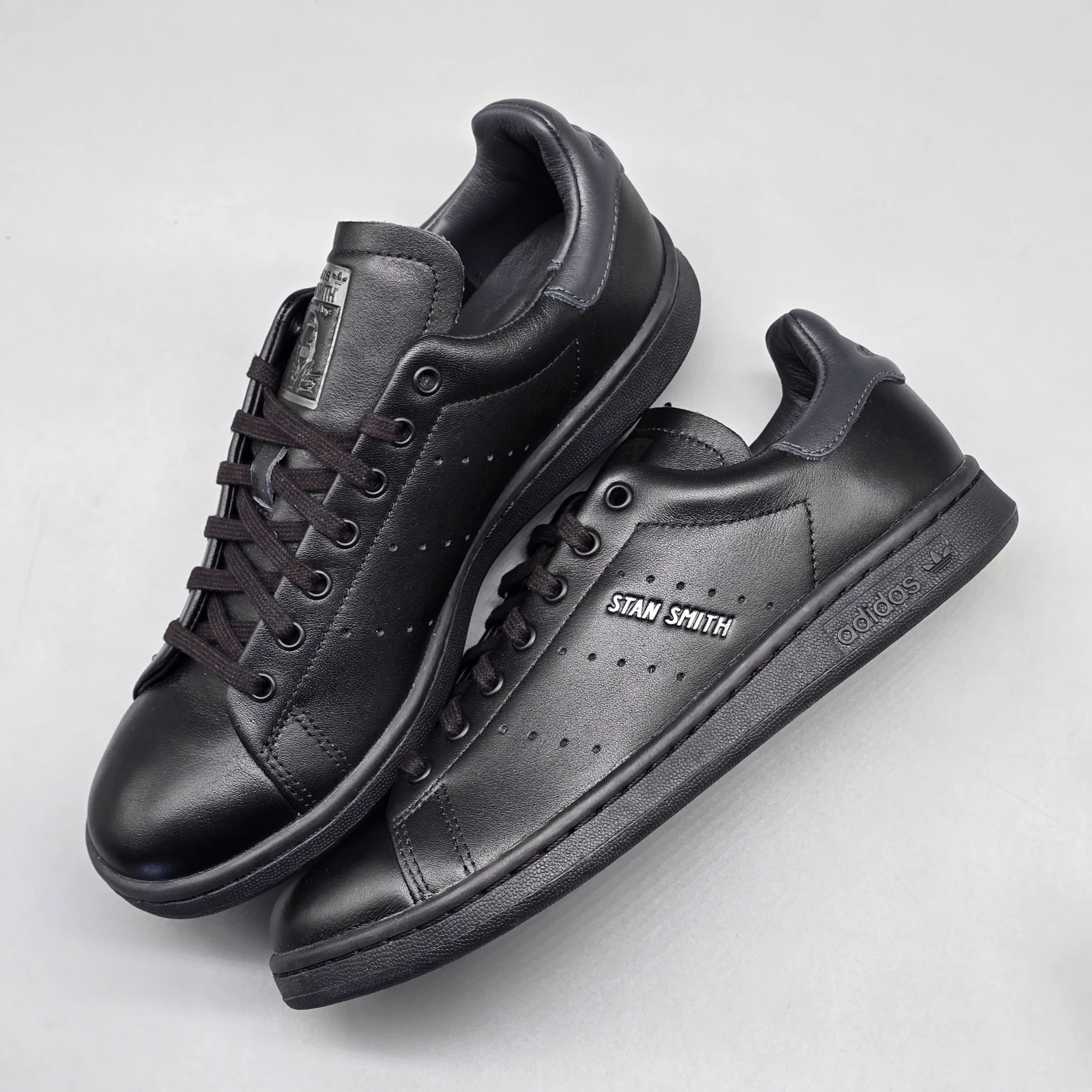 TENIS ADIDAS STAN SMITH LUX  2