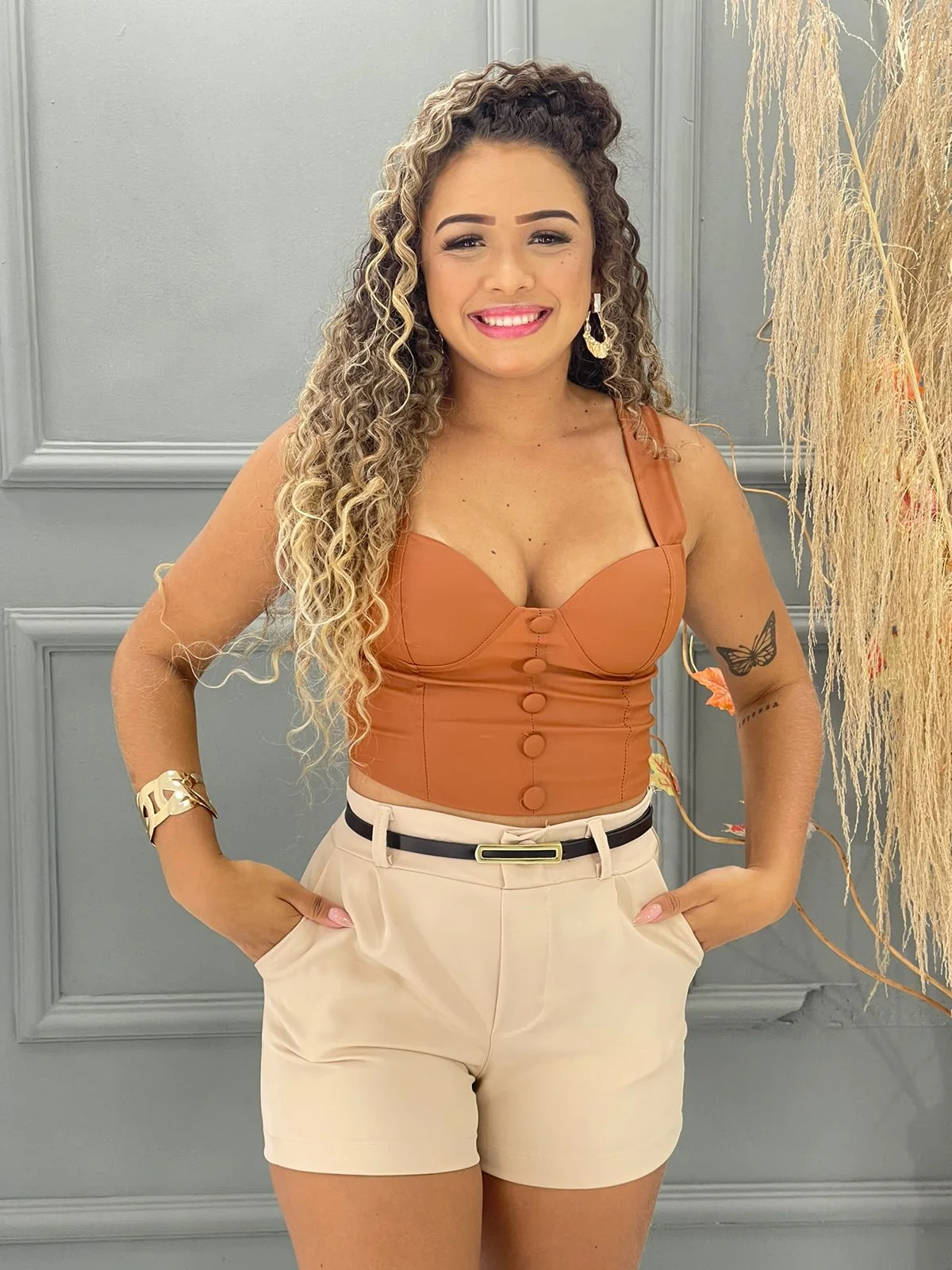 SHORT COM CINTO LANÇAMENTO