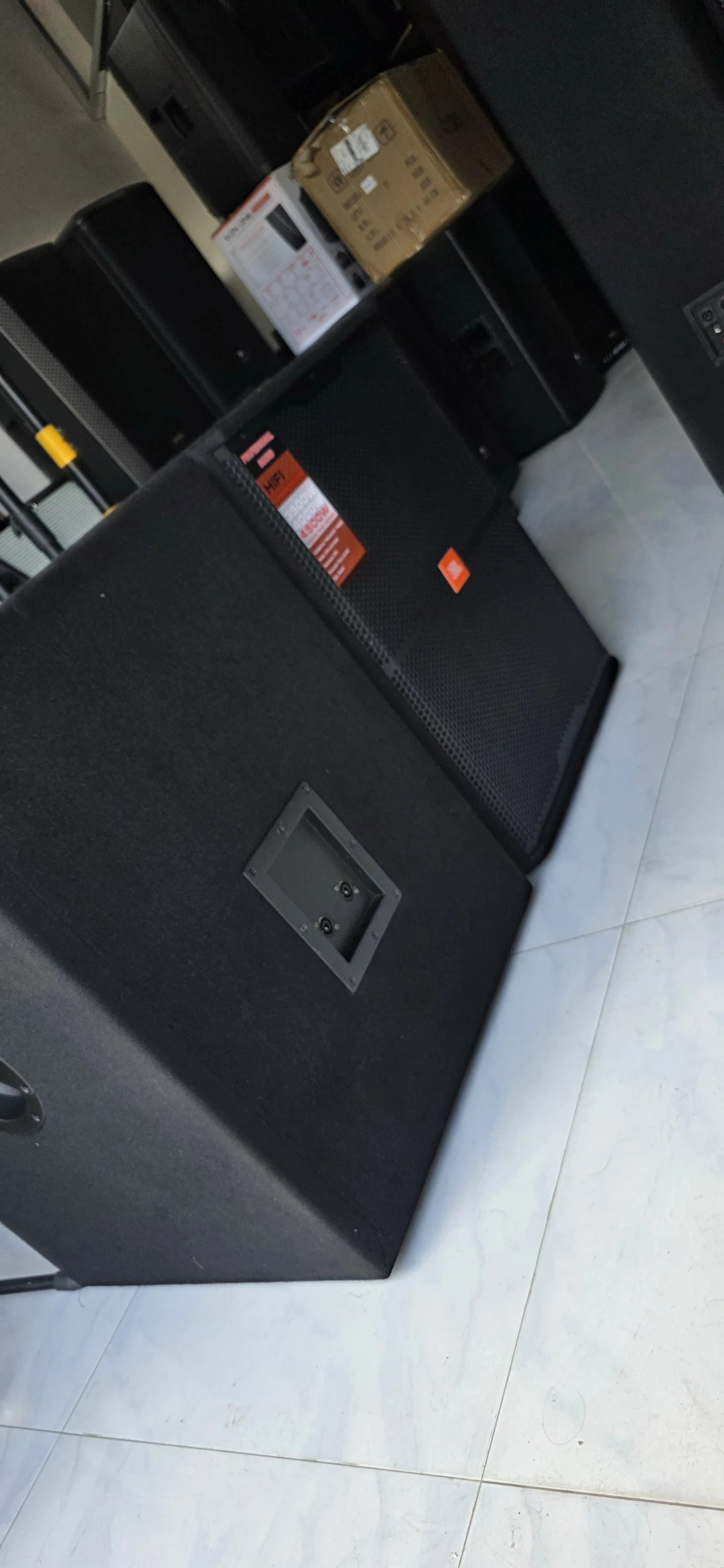 BAJOS PASIVOS DE 18 PULGADAS      JBL JRX-228 4500w PRECIO: 2400BS UNIDAD Y 4600BS PAR  ENVIOS A TODA BOLIVIA 4