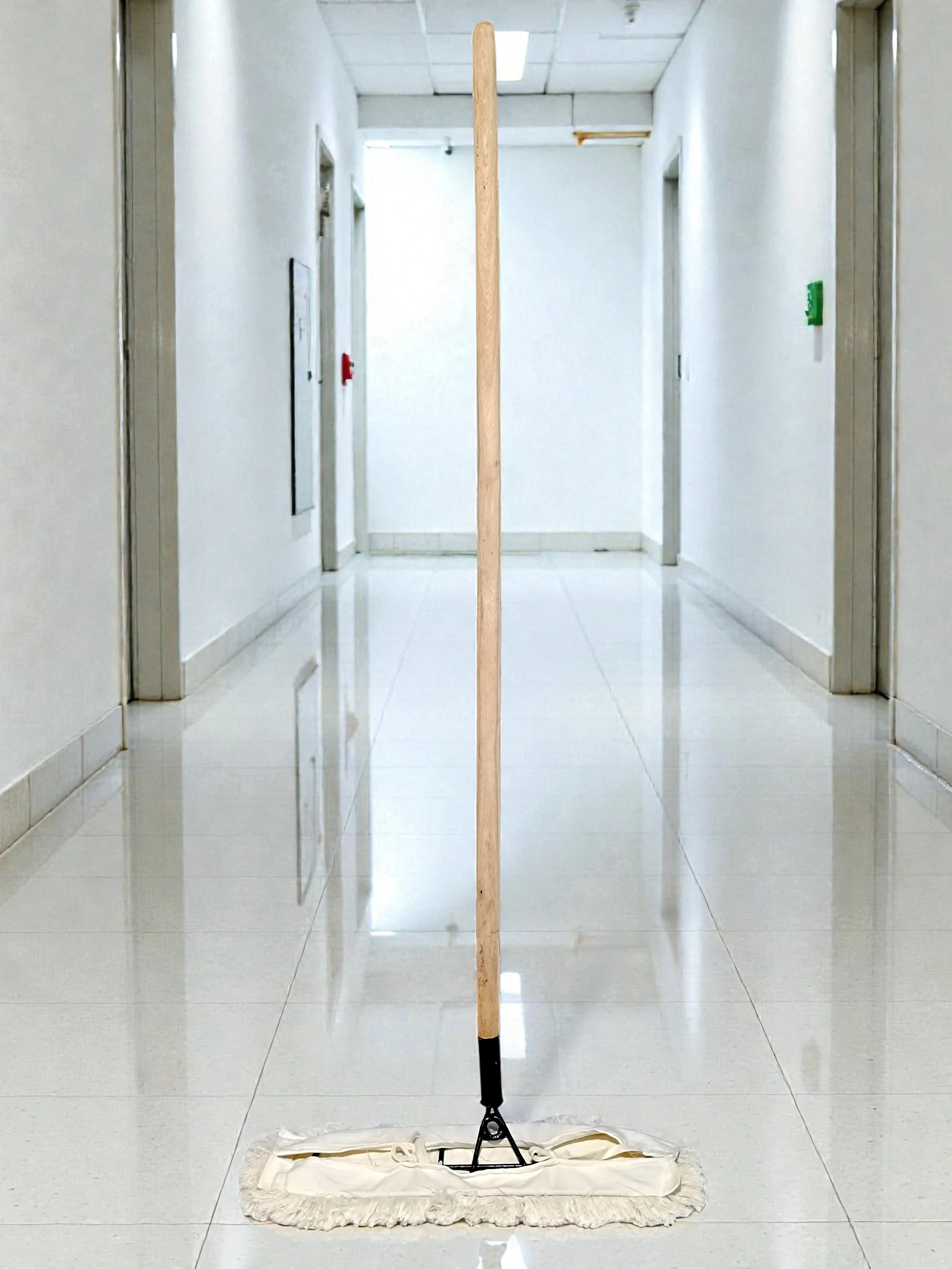 BASE PARA MOPA CON MANGO DE MADERA