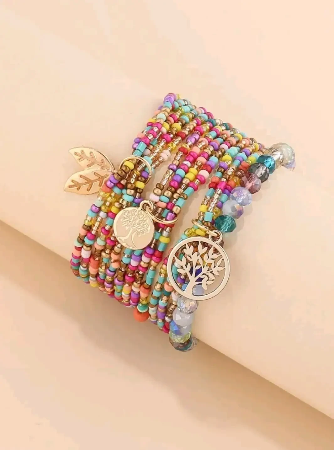 Juego de pulseras coloridas con árbol de la vida