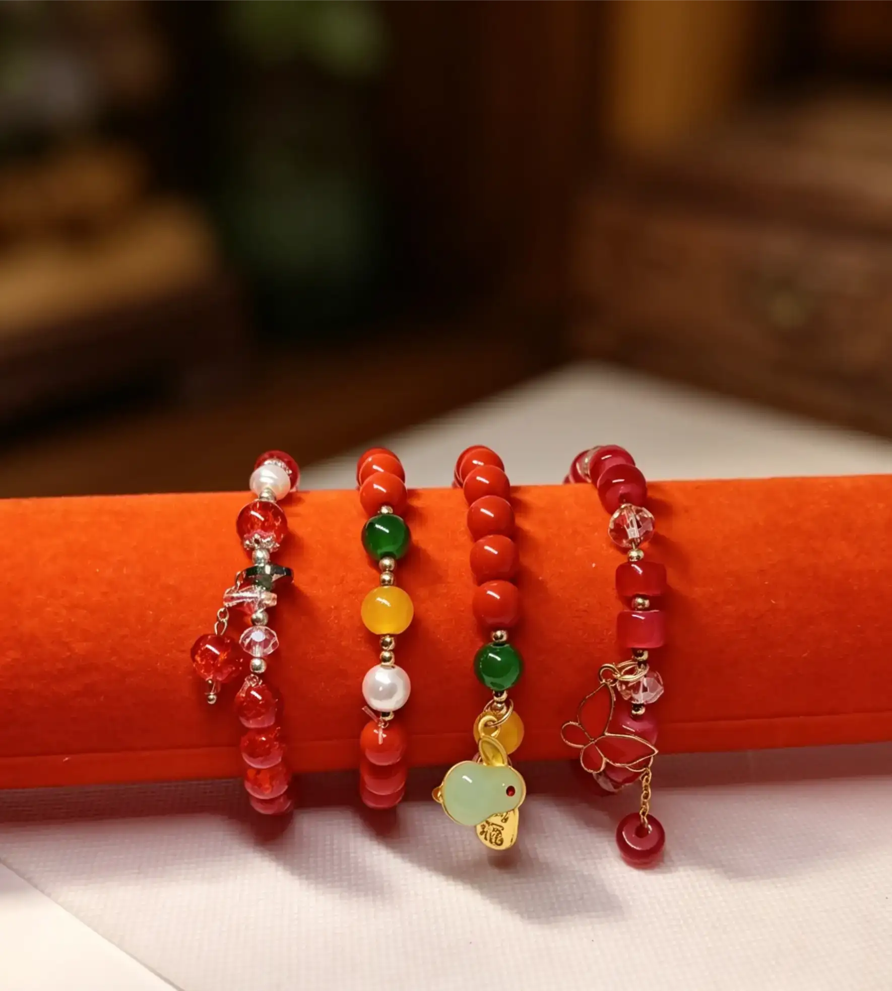 Pulseras rojas de vidrio