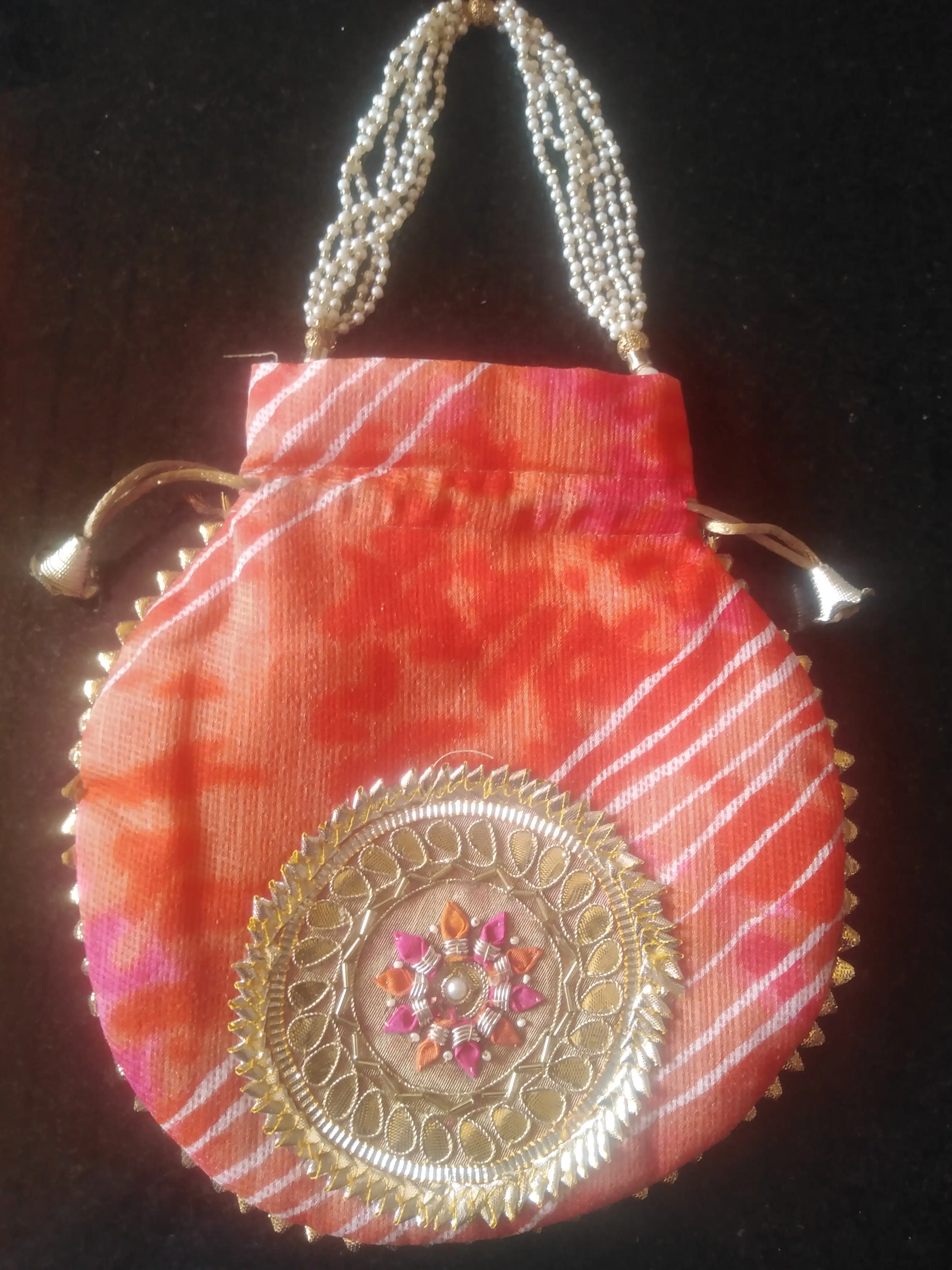 Bolso de mano redondo 