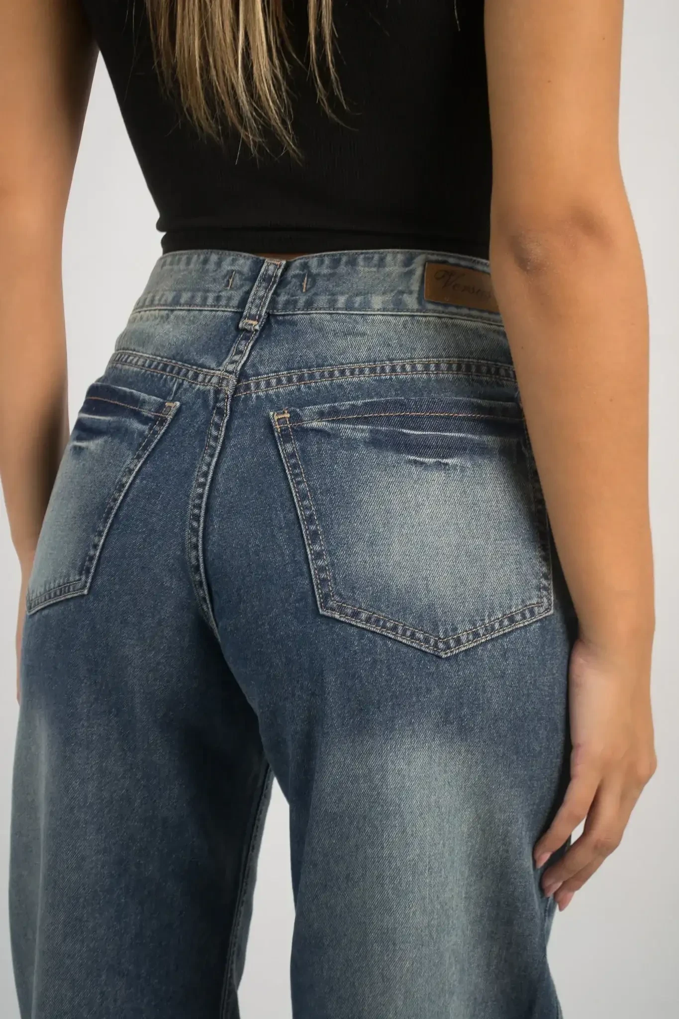 JEANS VERSUS