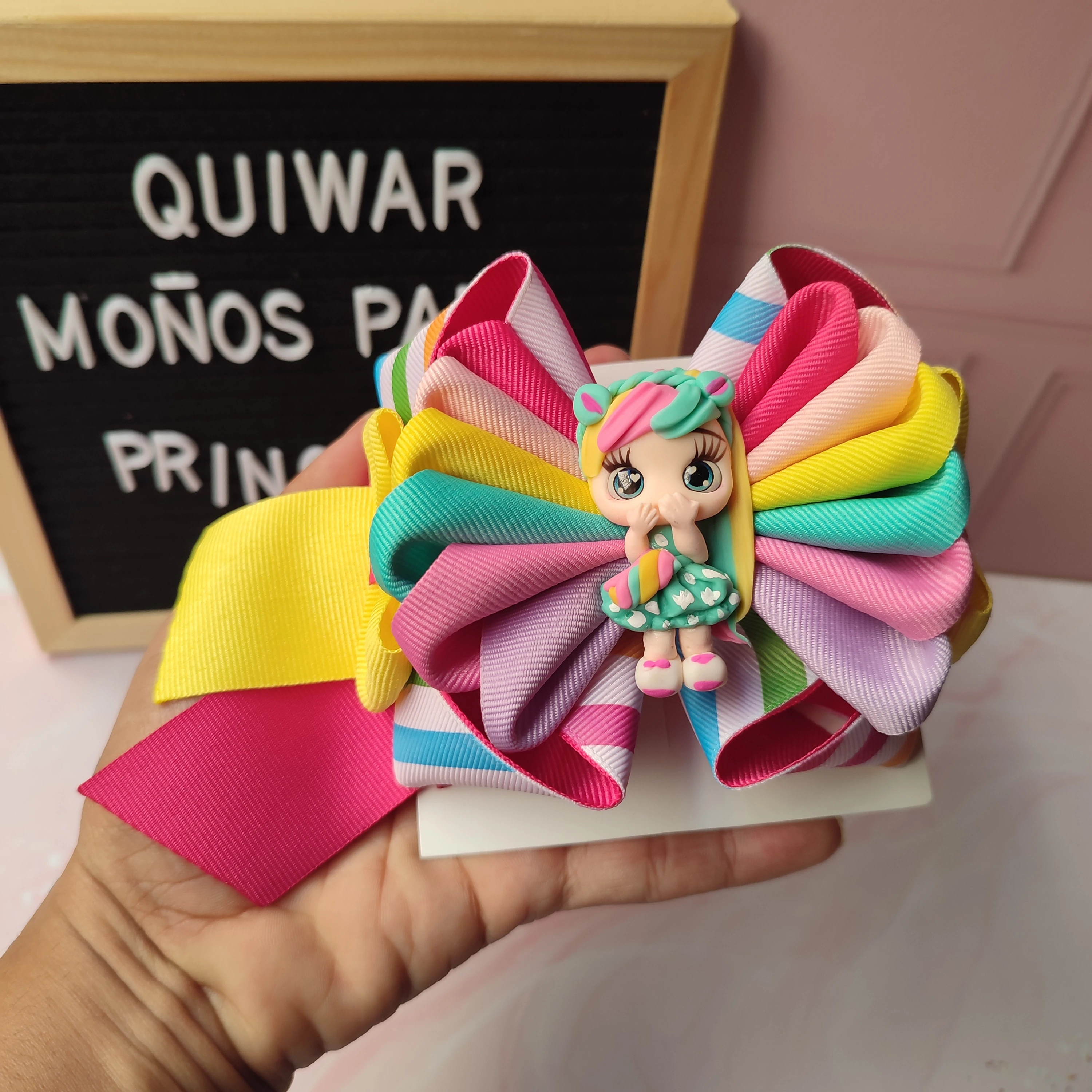 Maxilazo Arcoiris Multicolor con aplique muñeca