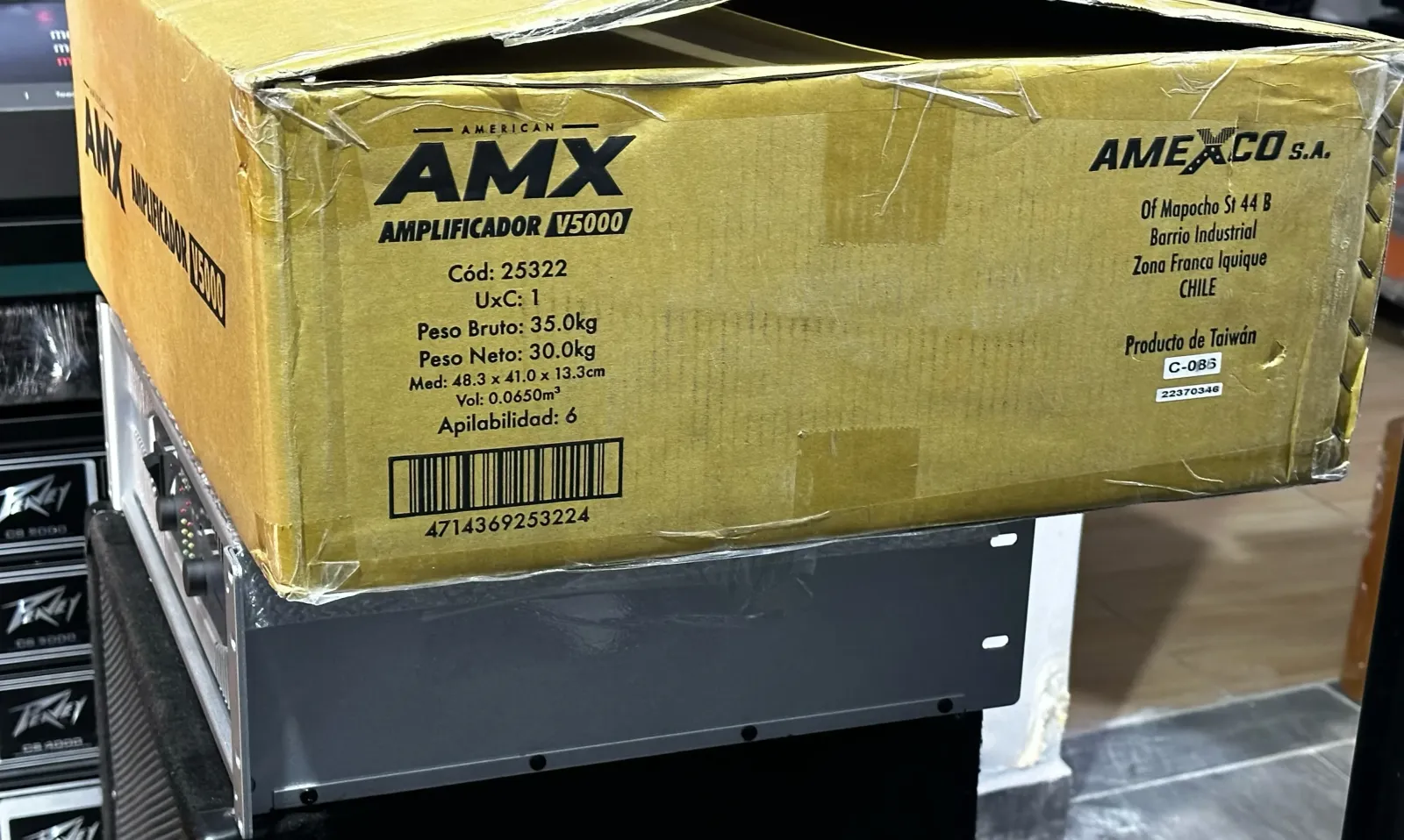 AGOTADO PODER AMX V5000 PRECIO: 8200Bs  PEDIDOS : ￼⁨69442828⁩ PODER ultra potente en solo 3 espacios de rack. 1900 watts RMS por canal a 2 ohmios. 1300 watts RMS por canal a 4 ohmios. 800 watts RMS por canal a 8 ohmios. Puente mono: 3000 watts RMS a 4 ohmios, 2100 watts RMS a 8 ohmios. Distorsión armónica total. Sensibilidad de entrada y impedancia. Peso: 22.50 kg. Código: V5000 4