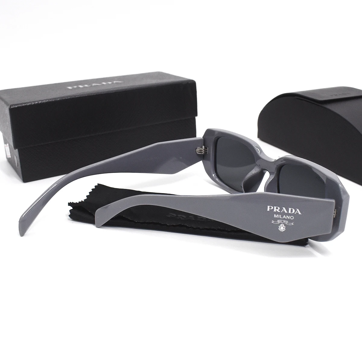 Lentes de Sol Prada gris 4