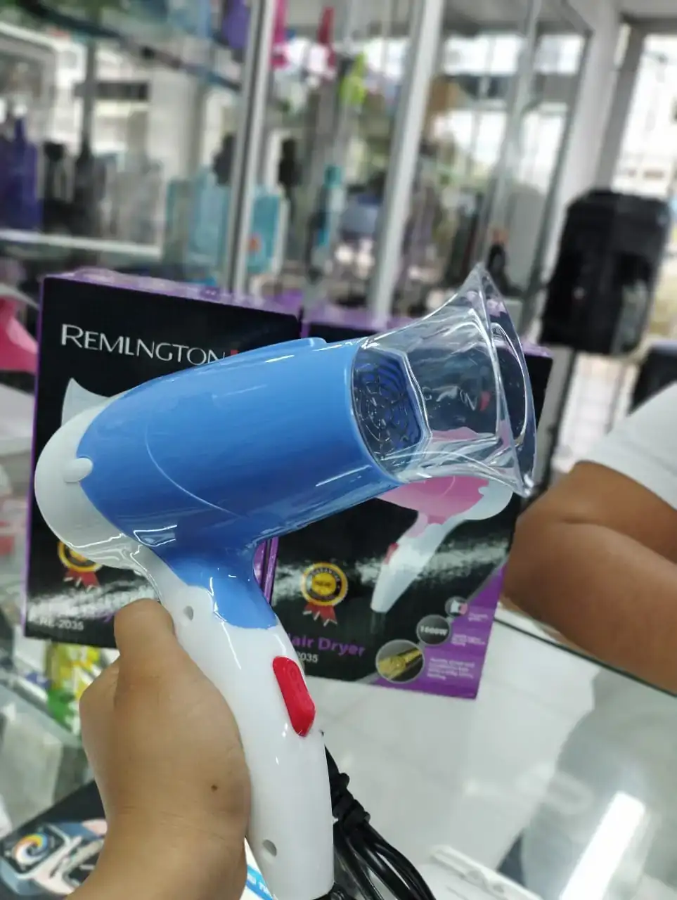 Secador Viajero Pórtatil 1600W REMLNGTON  con boquilla  2