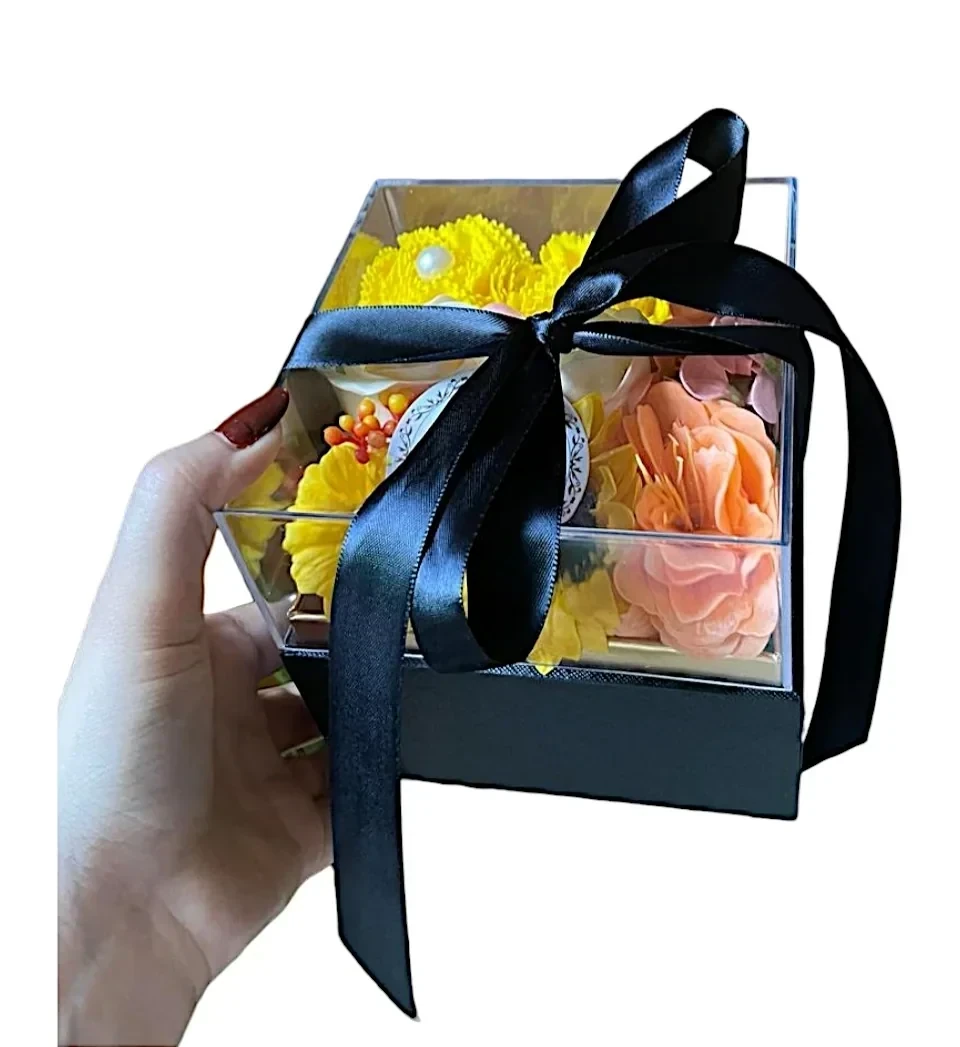 RAMO DE FLORES EN CAJA DE ACRÍLICO