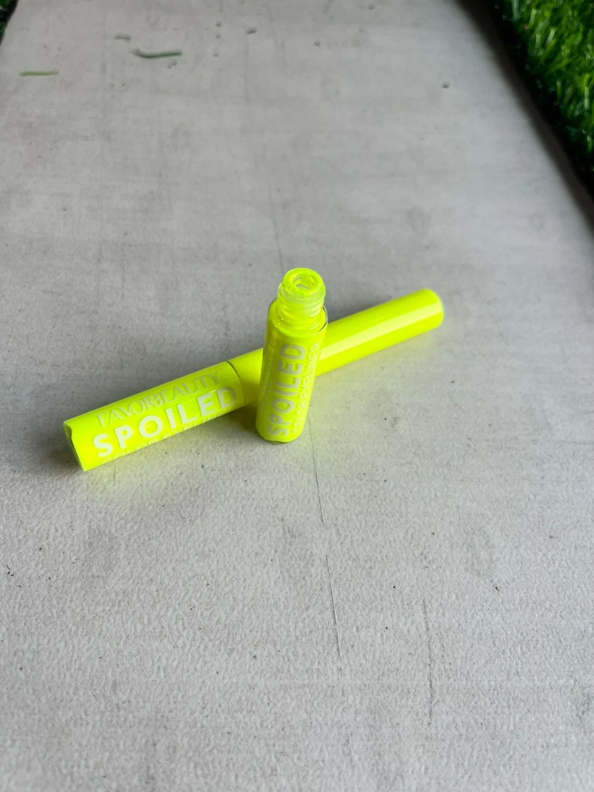 DELINEADOR NEON EYELINE 4
