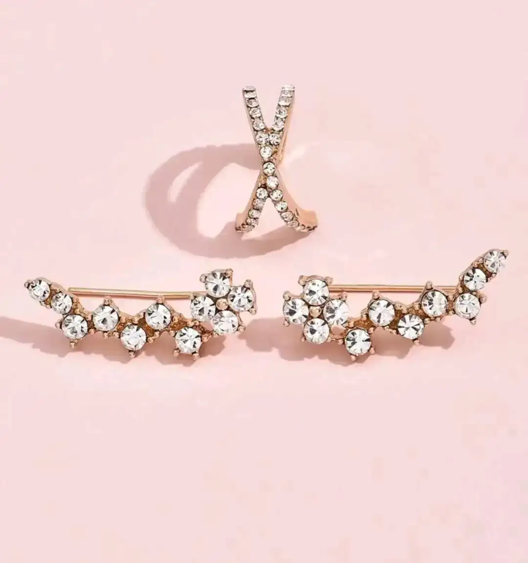 Aretes dorados con un trepador 2