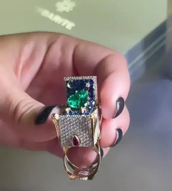 ANILLO CAJA Y ESMERALDA