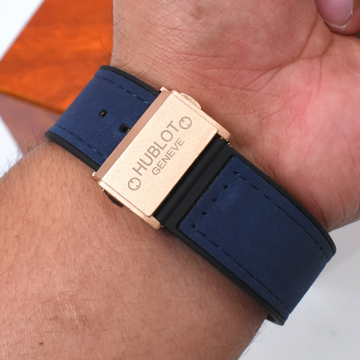 &nbsp; Hublot Classic Fusion oro y azul  2