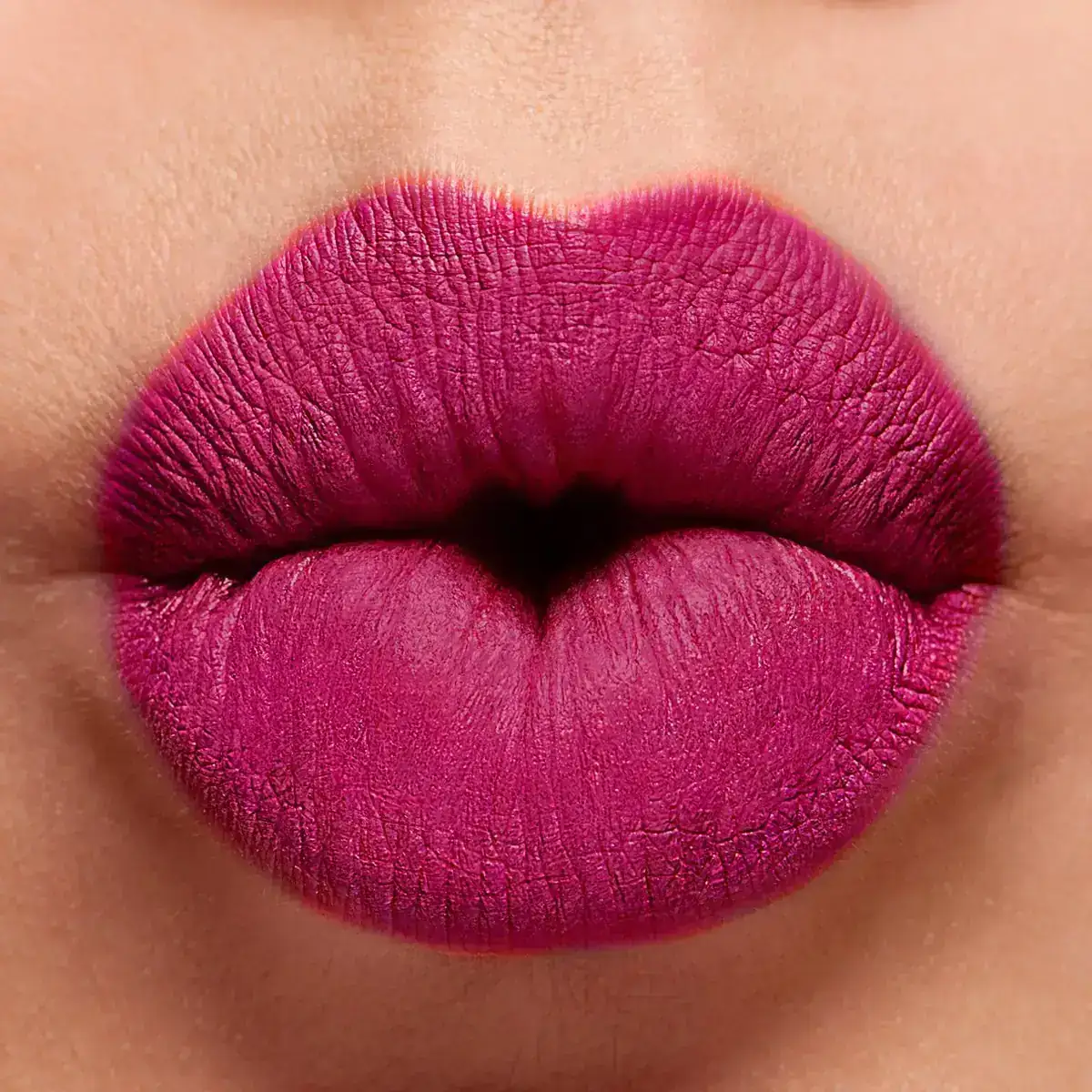 Labial studio look tono valentine mate. Cyzone 2