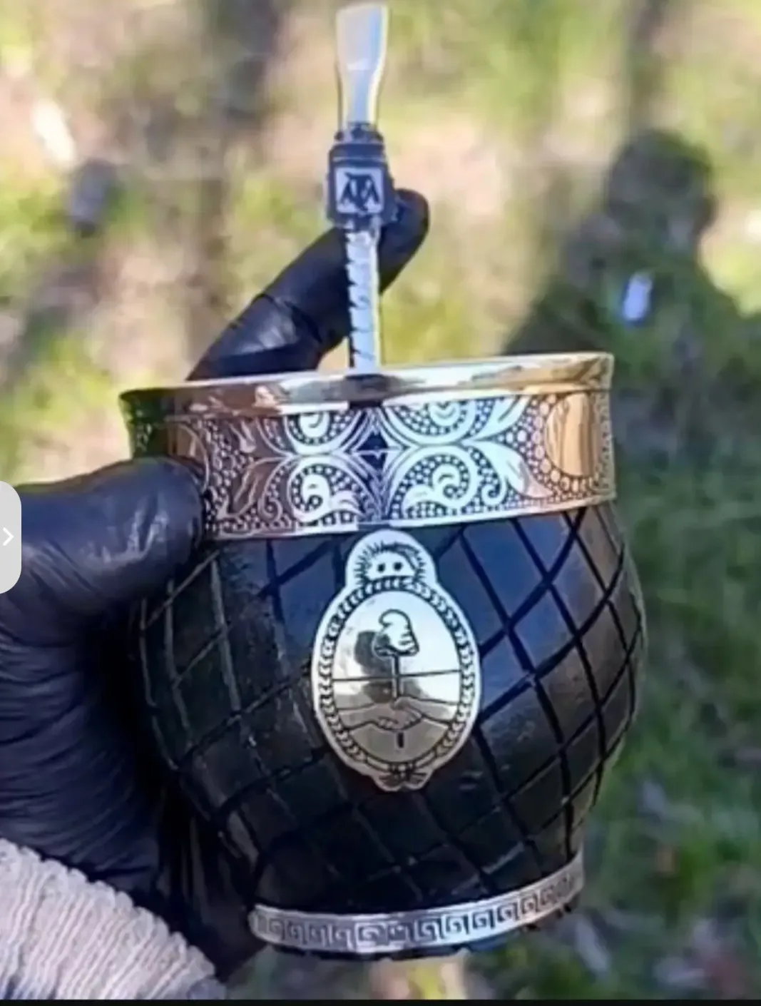 Algarrobo tallado  escudo 2