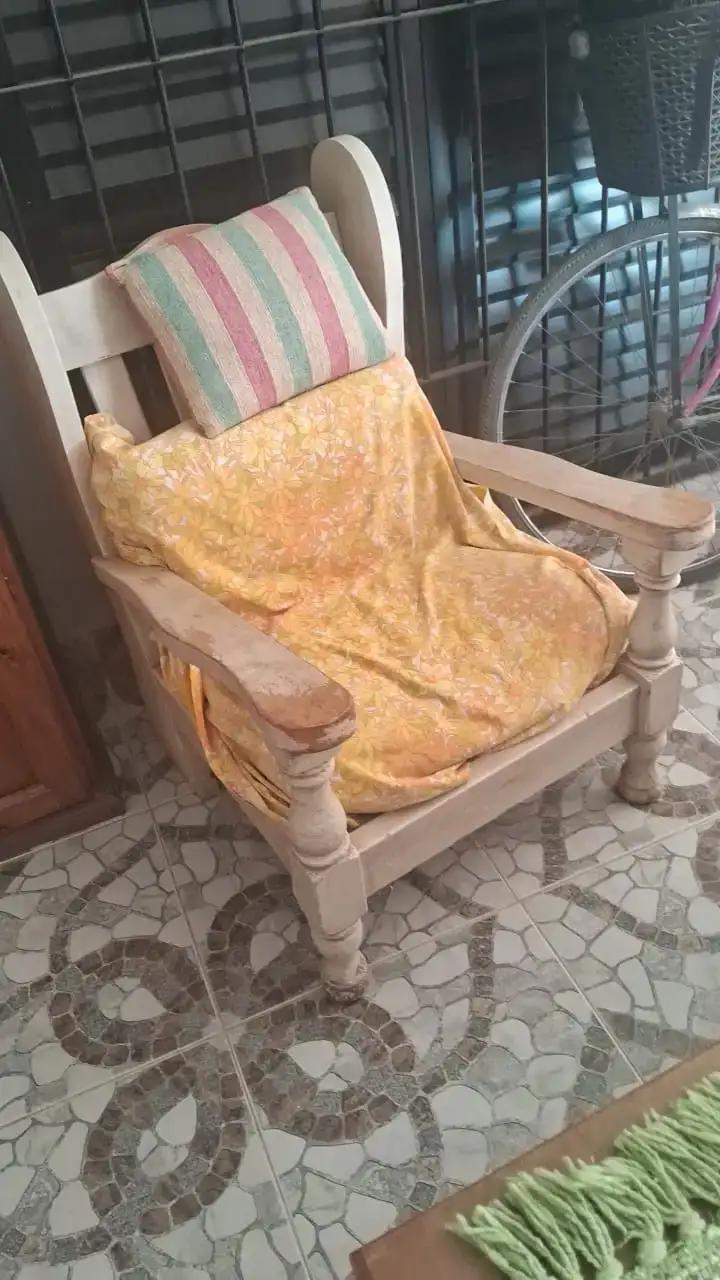 El juego de living sillón doble 2 individuales y mesa  2