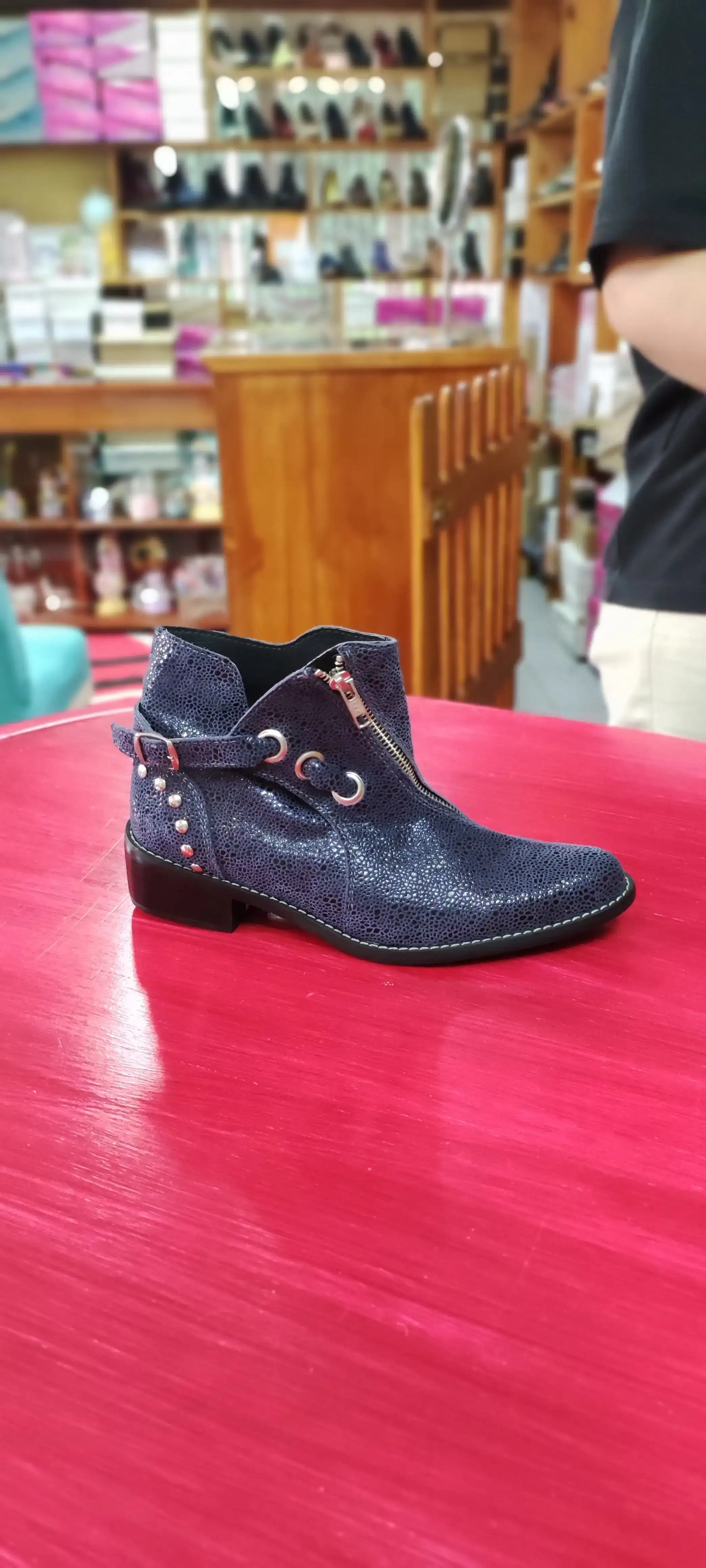 Botin azul cierre