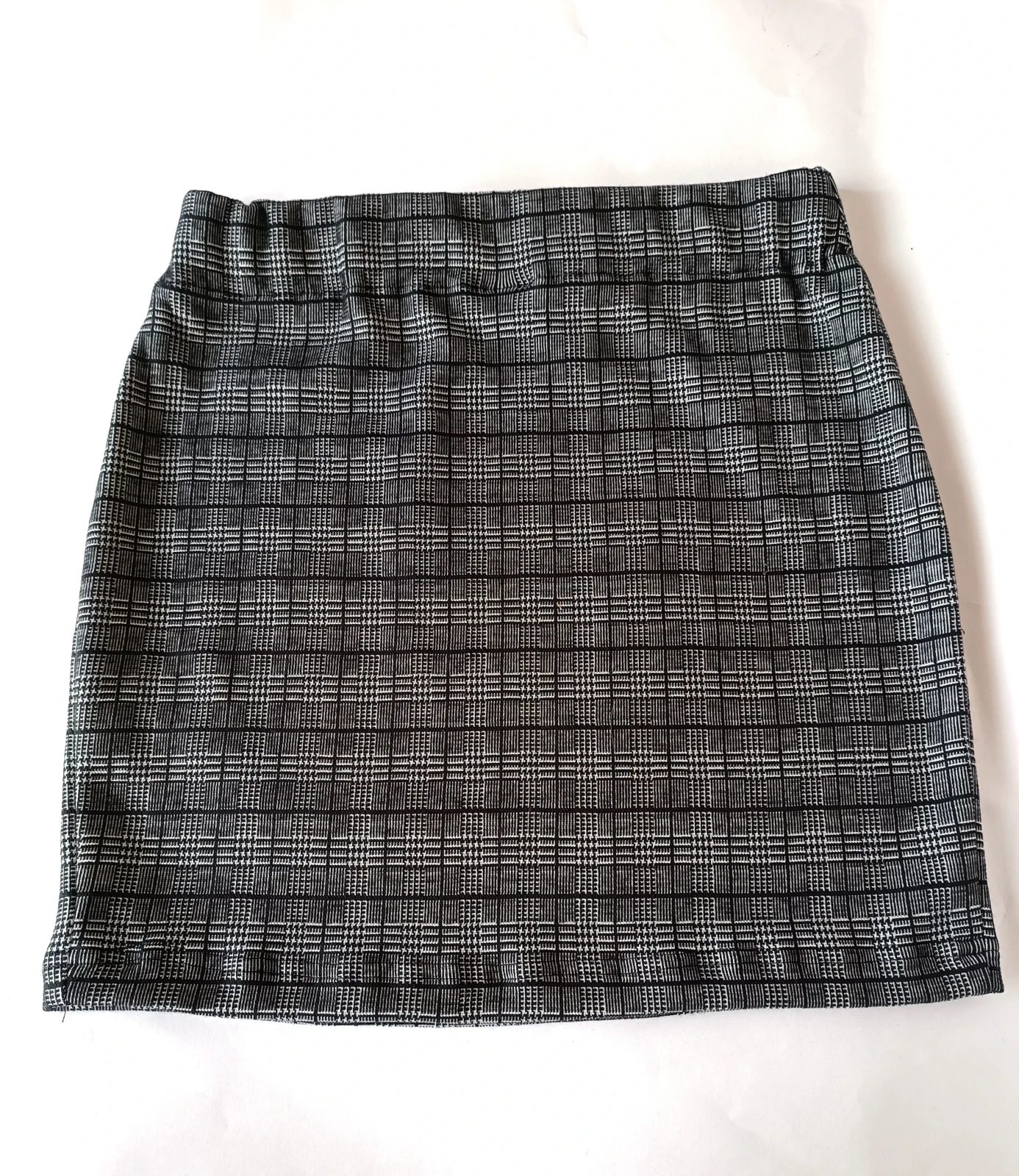 Falda a cuadros gris licrada 