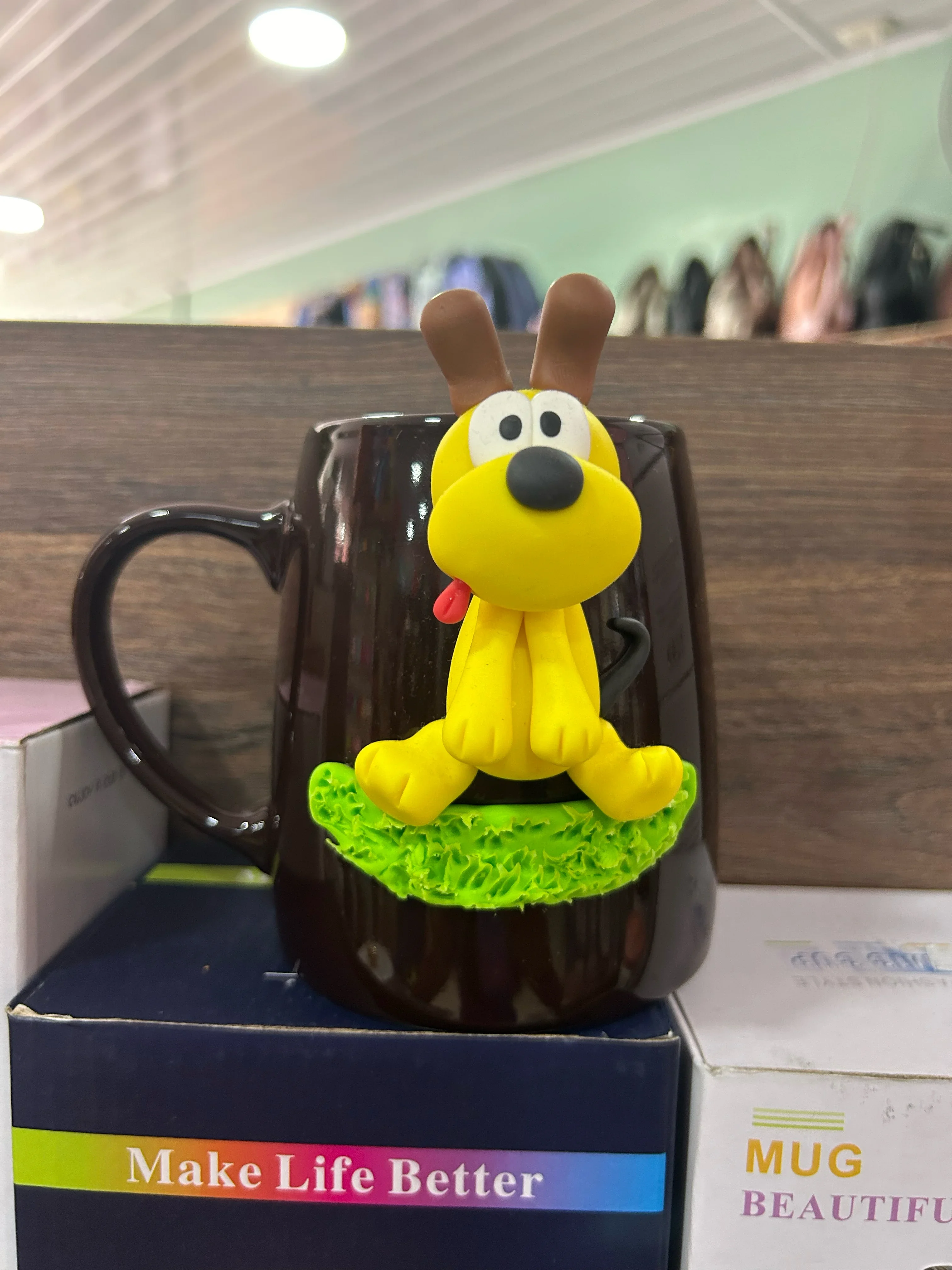 Taza con figura de porcelana 2