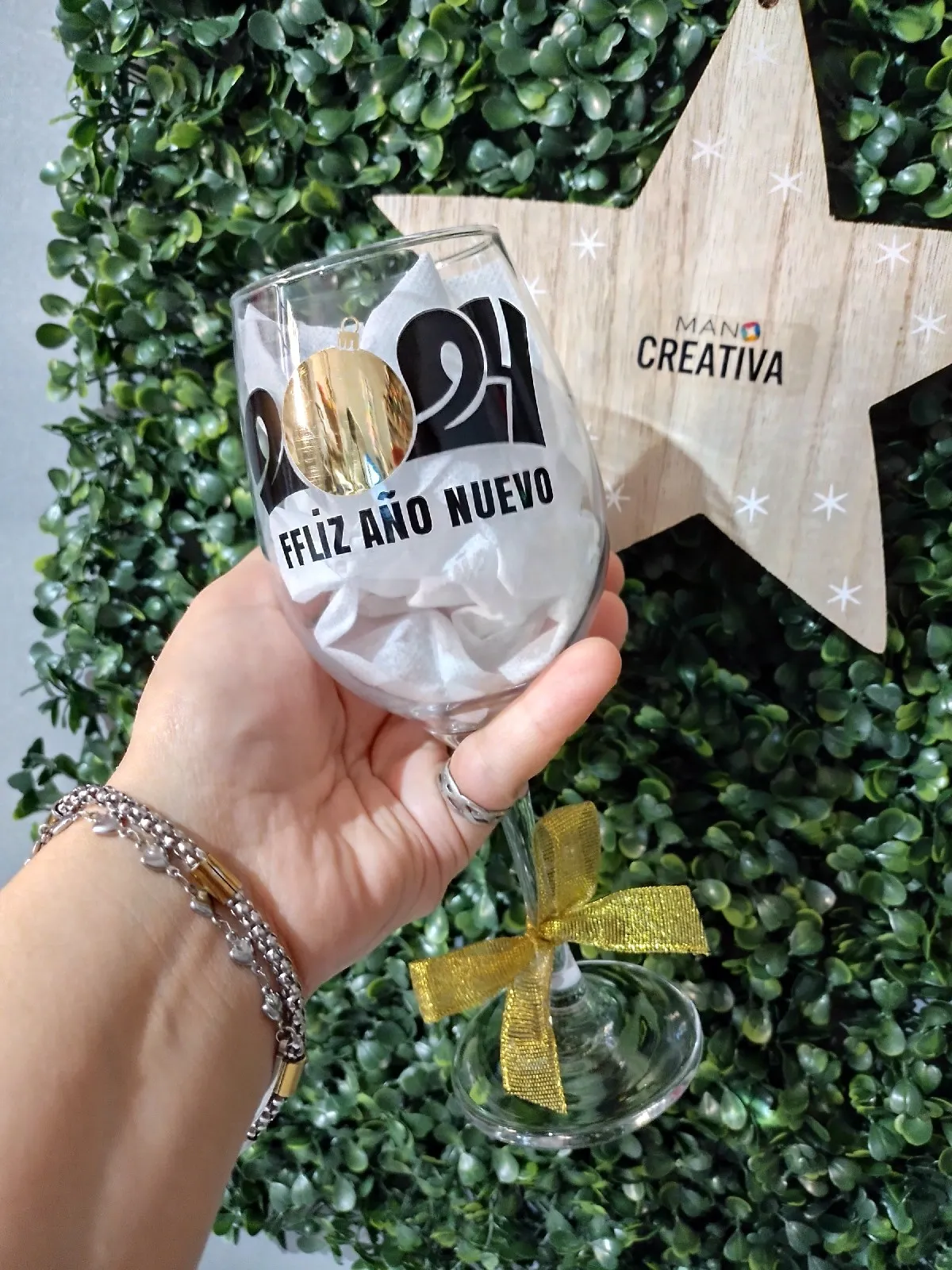 Copa de vino con diseño en vinilo  2