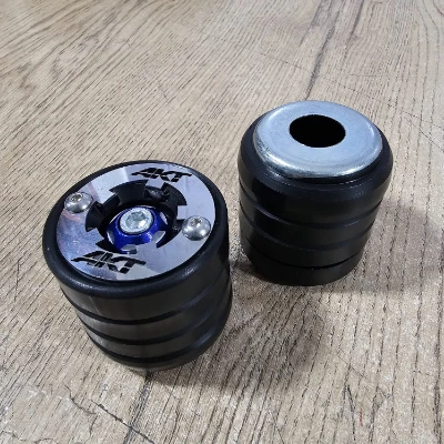AKT TTR / NKD 125 Slider Trasero contramarcado negro logo acero cromado PAR