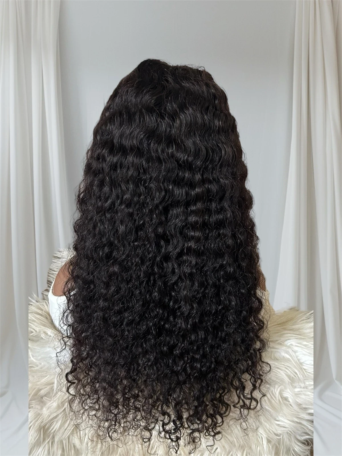 Peluca de cabello humano rizado 24 pulgadas  (estilo *water wave*)  color #2., con cierre de encaje de 4x4  (sin necesidad de pegamento). 4