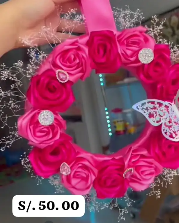 Corona de rosas eternas fucsia y rosado