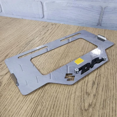 AC DR 150 Porta placa acero cromado logo 3d negro ML