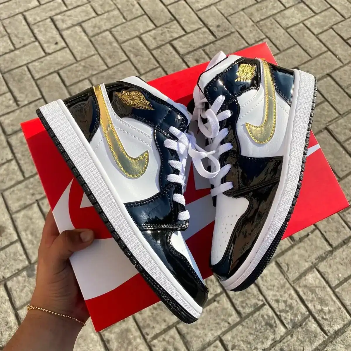 JORDAN 1 MID