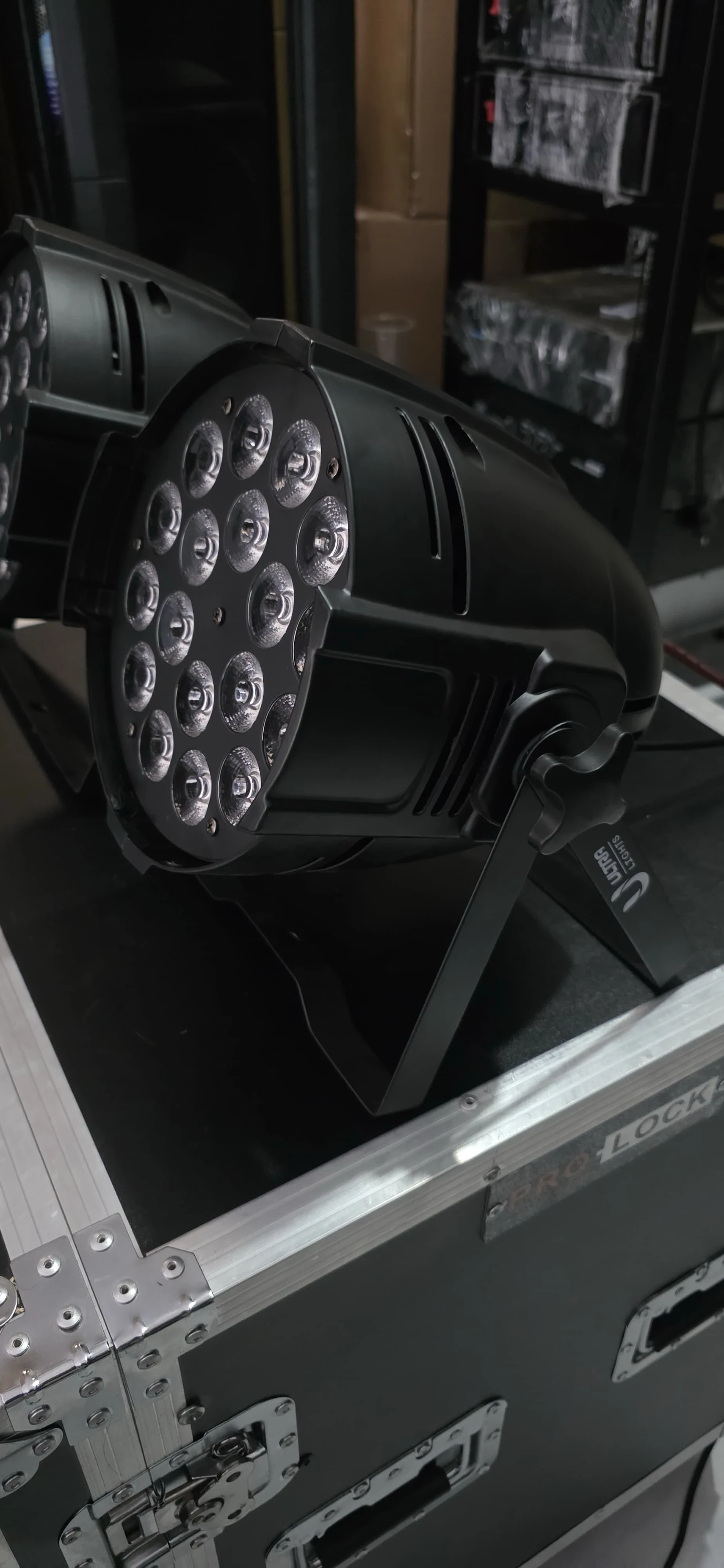 PAR LED "ULTRA LIGHT" 18X18W 6 EN 1 RGBWA+UV 😎💪🏻 ESTRUCTURA DE METAL 