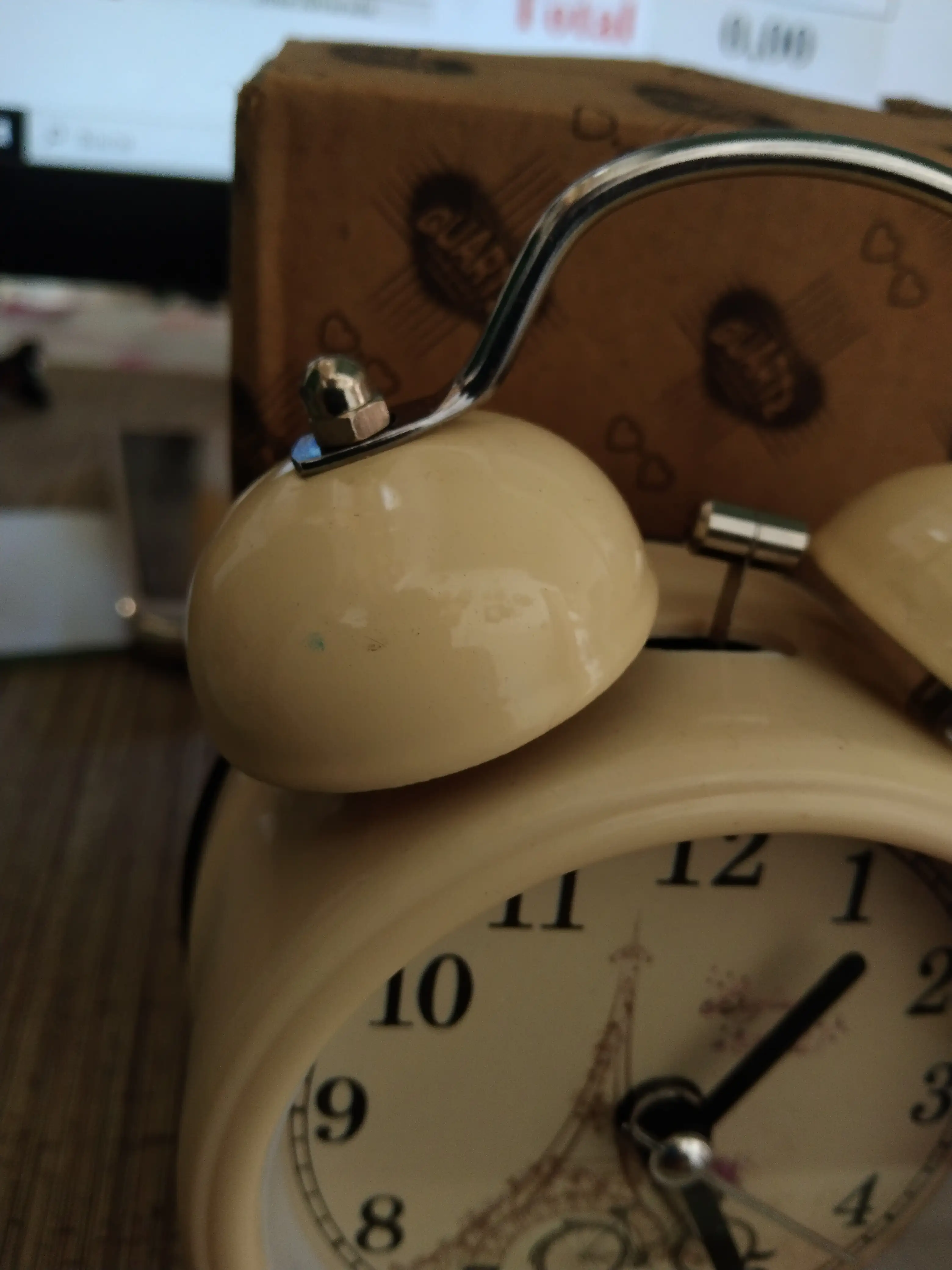 Reloj despertador blanco  3