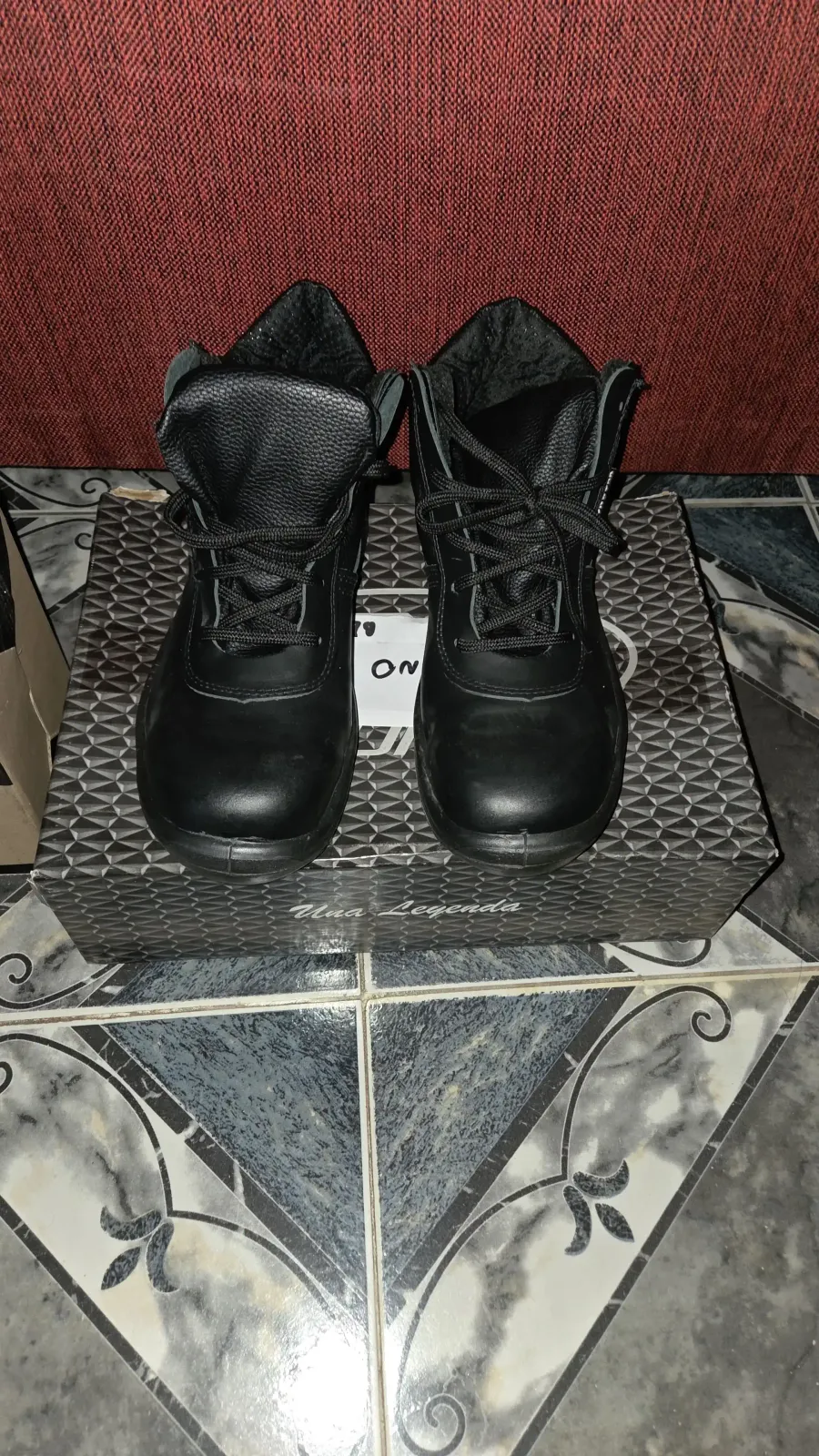 Botines de seguridad con punta de acero dieléctrico marca BORIS 42