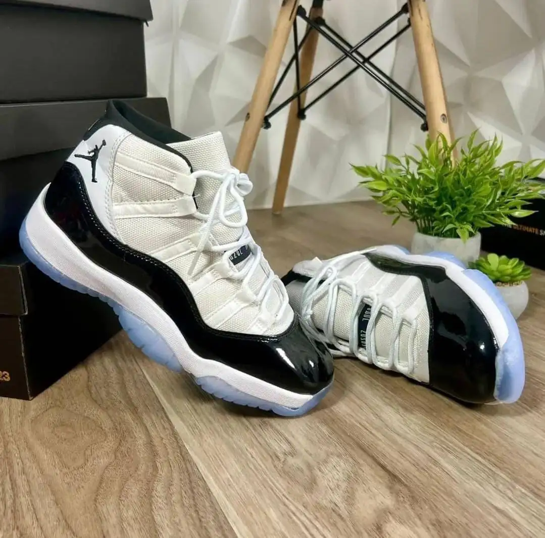 Jordan R11