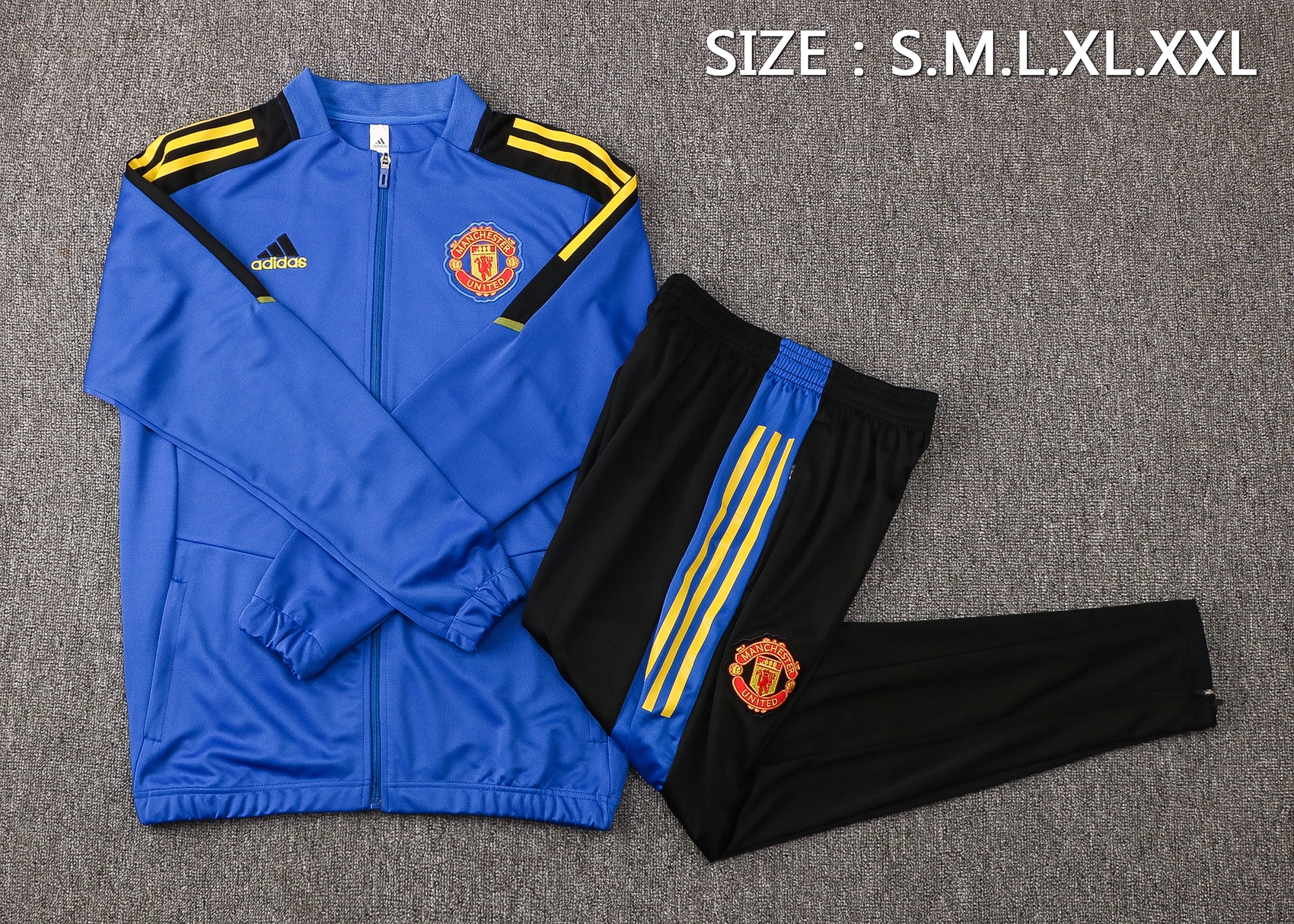 BUZO DEPORTIVO DE PRESENTACION DE MAN UNITED 3