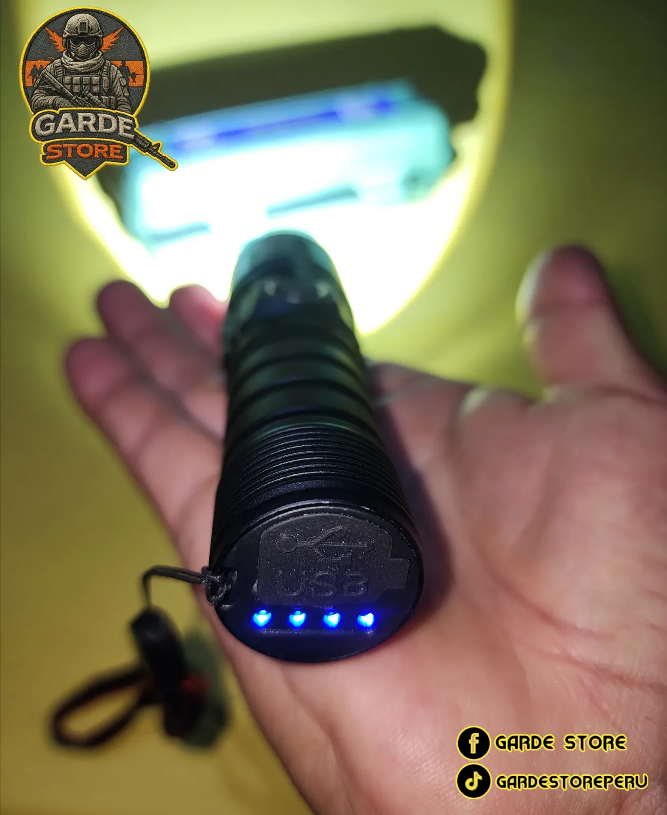 LINTERNA TÁCTICA CON CARGA INVERSA  4